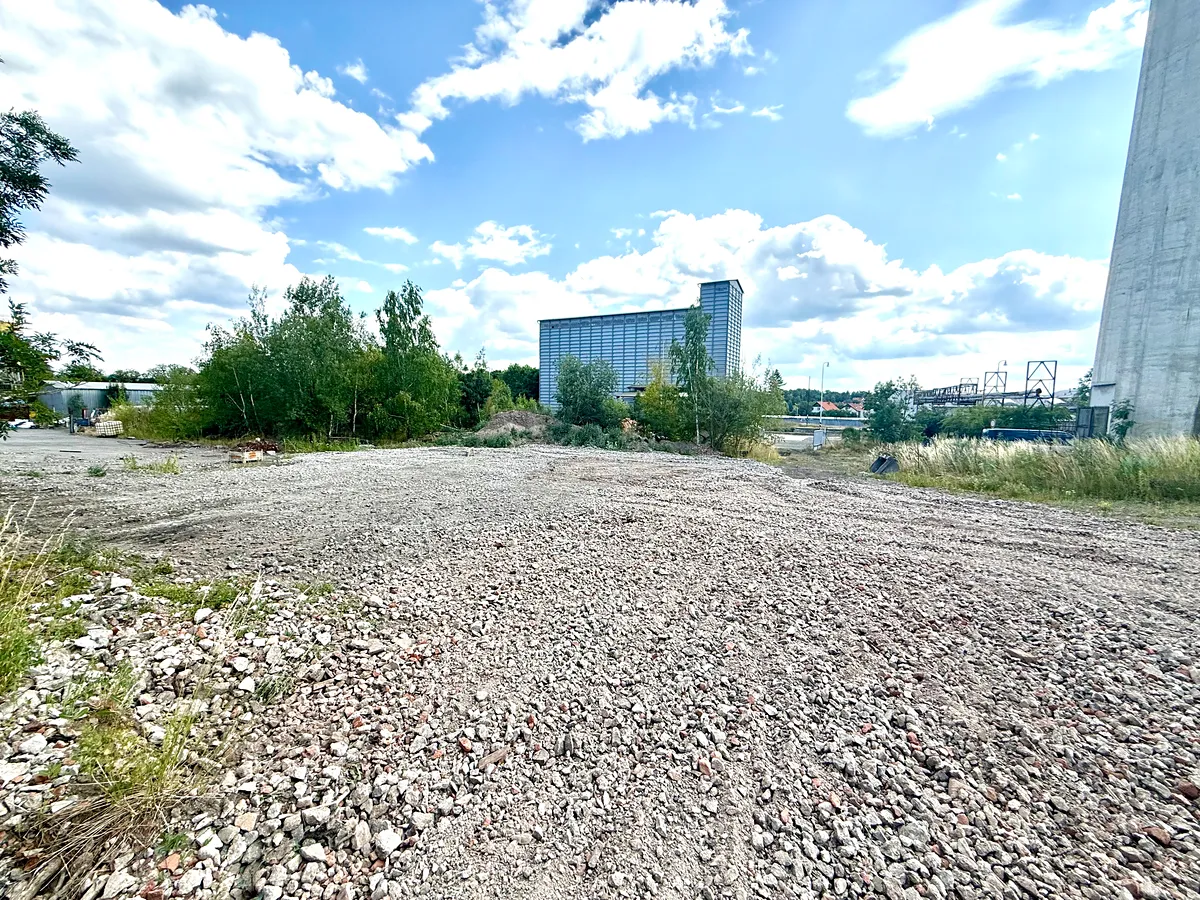 Pronájem komerčního pozemku 3916 m²